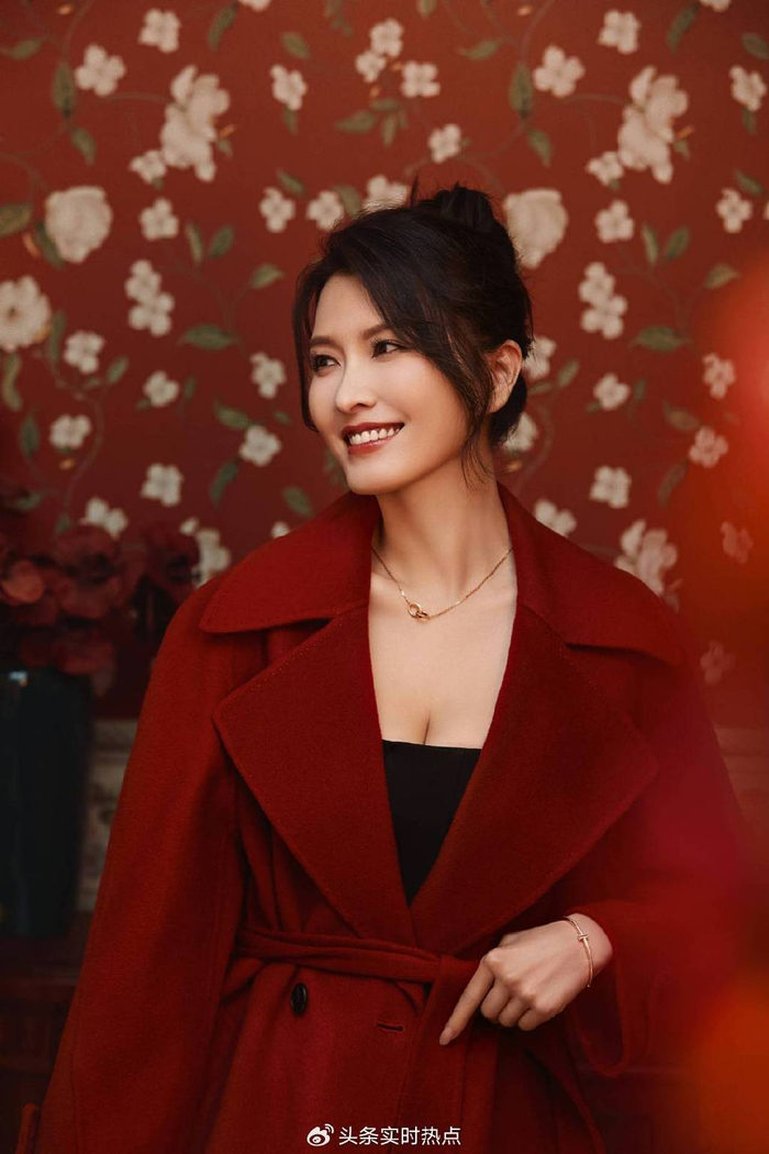 徐洁儿新年大片喜庆洋洋 杀青《产后世界》无缝进组真劳模|产后世界