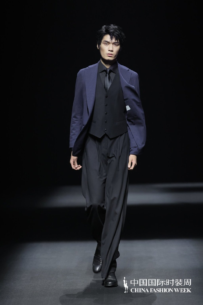 24秋冬流行趋势发布秀葳蕤启序演绎未来时尚