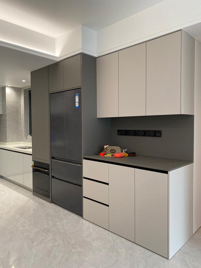 餐边柜嵌入式冰箱设计一体化更省空间更美观