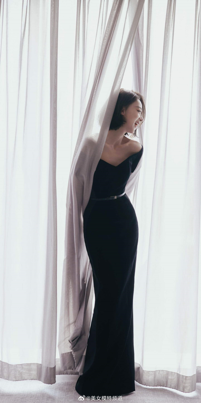 吴谨言红唇黑裙璀璨优雅