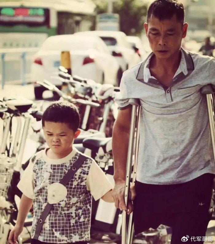 “小马云”范小勤被围观的十年：从万人追捧到无人问津，17岁怎样了？财经头条新浪财经 