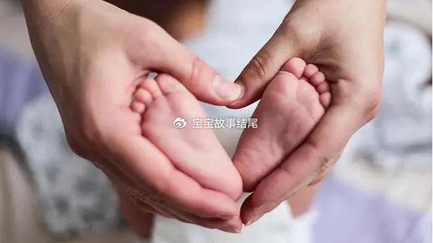 婴儿出生“袜子不离脚”，6个月后，妈妈却无法淡定