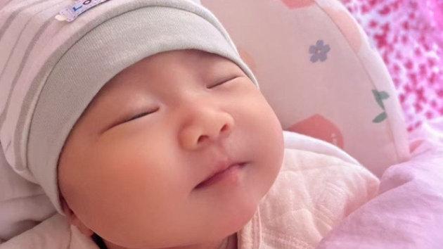 婴儿感受被爱的3个表现，占任何一个，幸福指数都很高