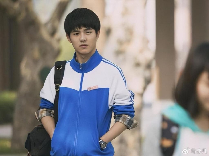 现在应该是非常的后悔了吧,据狗仔爆料在易烊千玺和刘昊然中都是