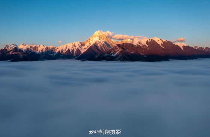 那些年我们一起拍过的日照金山微博摄影