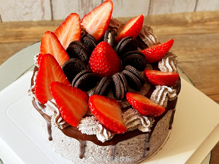 【奥利奥草莓奶油蛋糕】