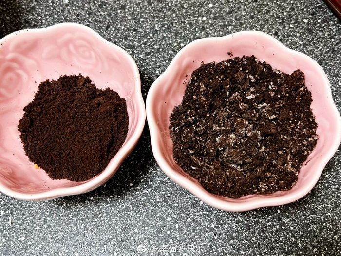 动物淡奶油300g,细白砂糖30g,奥利奥饼干适量,草莓适量;(此
