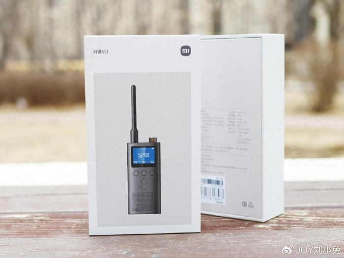 外观上,小米对讲机1到3代风格都相对比较统一,小米对讲机3也不例外,主