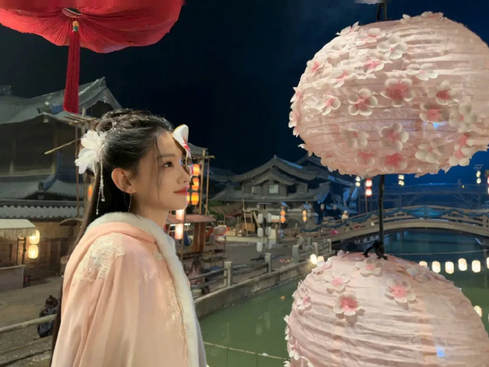 那会我一直在给各种剧组和经纪公司投简历,希望能进入这个行业.
