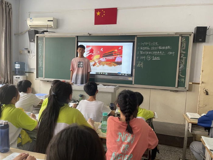 建设"书香校园":浸润在最美的书香里