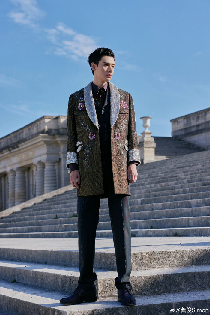 龚俊哇哇哇龚俊的新造型帅的嘞哥这组照片真的好模特风