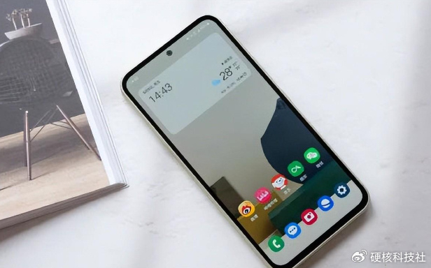 三星彻底放"狠招",高端旗舰跌至1899元,5000mah 10倍数码变焦|三星