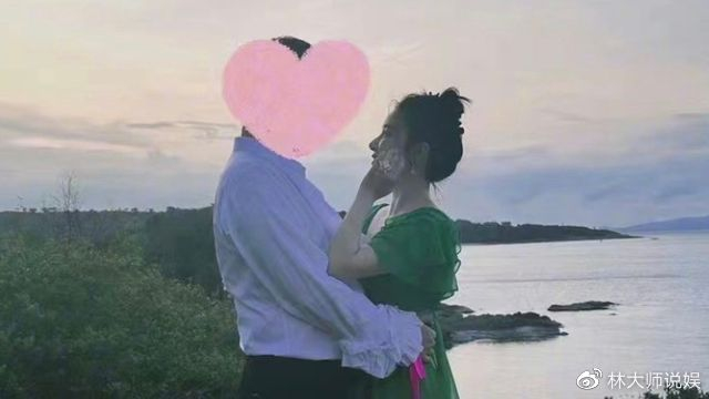 周浩回应求婚事件后,阚清子晒现场照官宣,五角星钻戒价值几百万|男友|男方|另一半|娱乐_新浪娱乐_新浪新闻