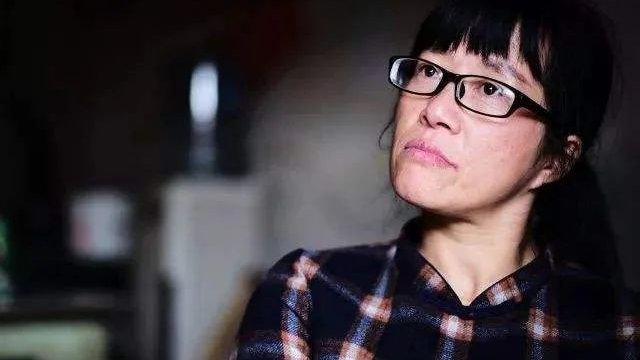 这首诗写出了爱情的悲感，很现实，评余秀华诗歌《一无是处的遇见》