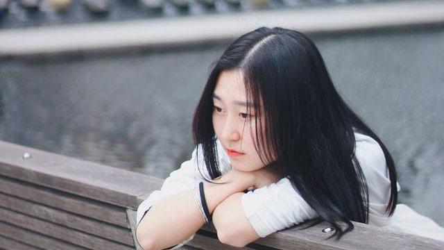 你付出了很多，女人依旧无动于衷，那么，就是在告诉你该及时止损了