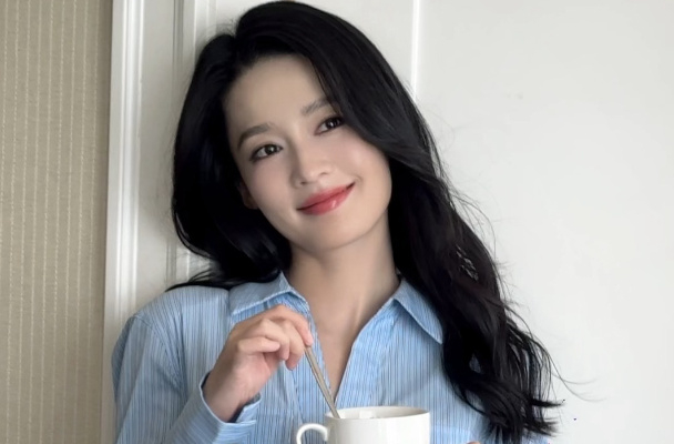 李沁婚事传闻引发热议,狗仔曝光昔日恋情内幕!