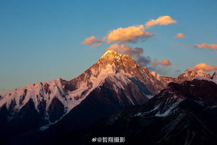那些年我们一起拍过的日照金山微博摄影