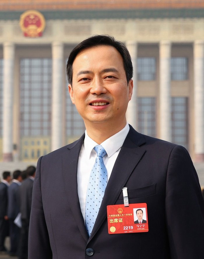 全国人大代表贵阳市市长马宁宇坚持产业为要以高质量发展推进贵阳贵安