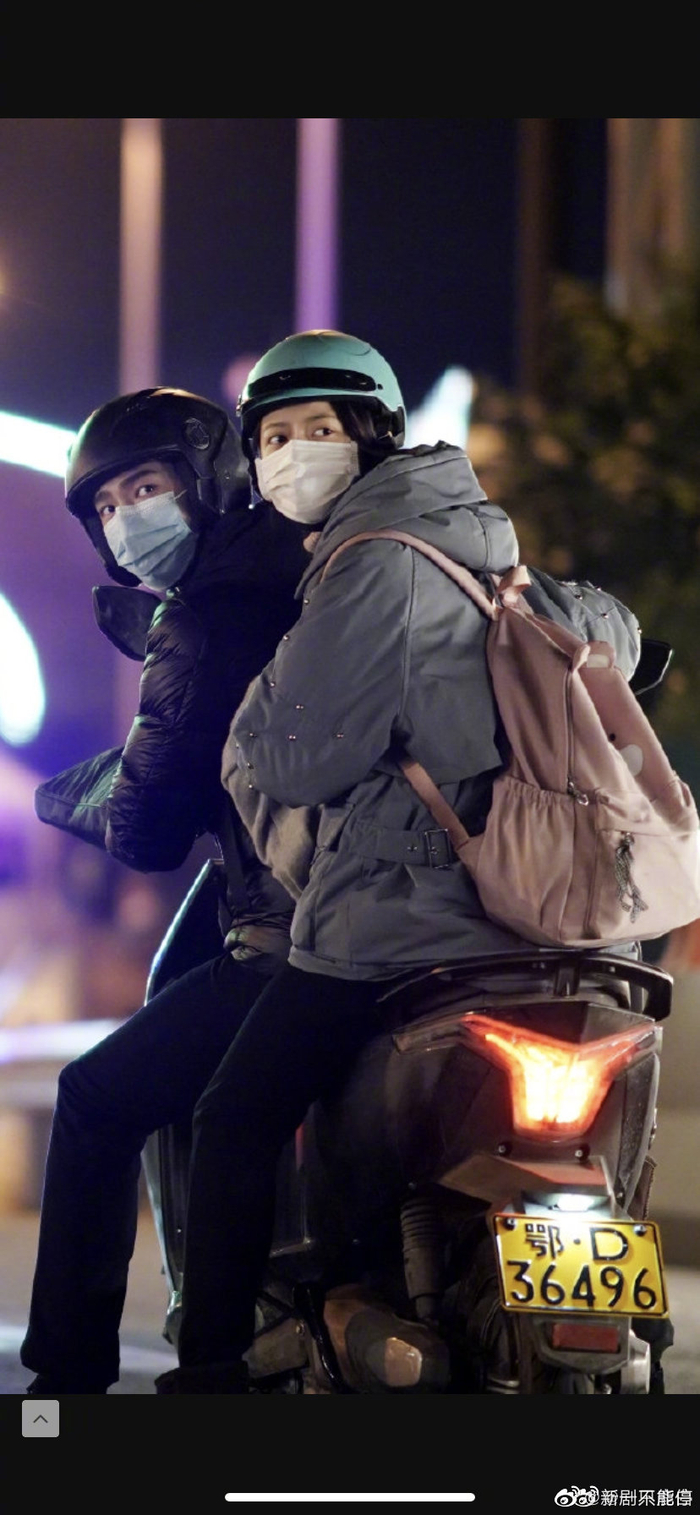 抗疫题材电视剧《在一起》发布剧照,杨洋饰演逆行医生乐彬