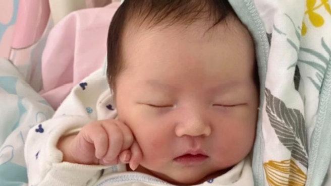 抚触按摩有多重要？对婴儿有5个好处，早知道越好