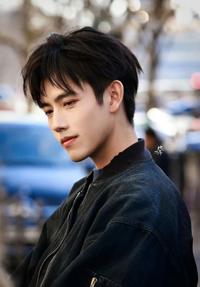 陈飞宇巴黎街头的造型饭拍,他这时尚表现力如何?