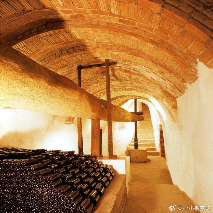 西班牙圣徒干红葡萄酒图片
