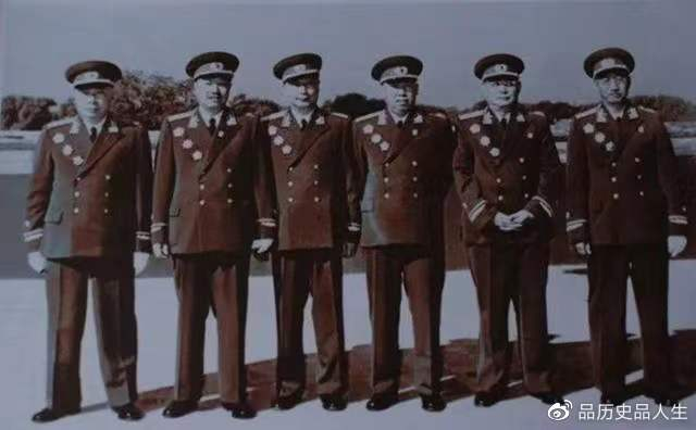 五张十大元帅的罕见合影照,看看照片中,都有谁?