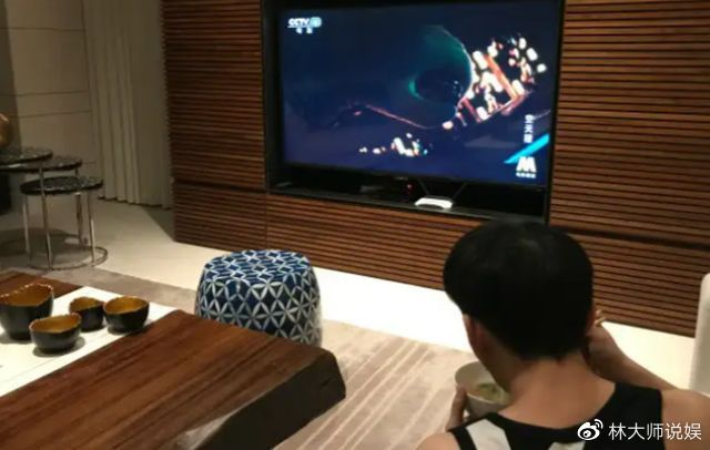 李晨综艺受伤敬业历史回顾_容易受伤的男人李晨_李晨奔跑吧脖子红印记否认新恋情
