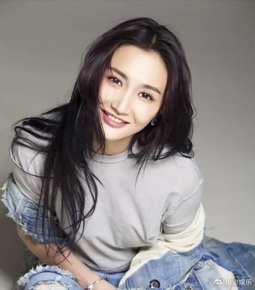 他和继母亲如姐弟,和多名女星关系暧昧:有钱真的可以为所欲为吗?