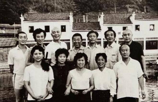 噩耗!83岁《西游记》副导演任凤坡病逝,六小龄童晒病照公布死讯|任凤坡|六小龄童|西游记