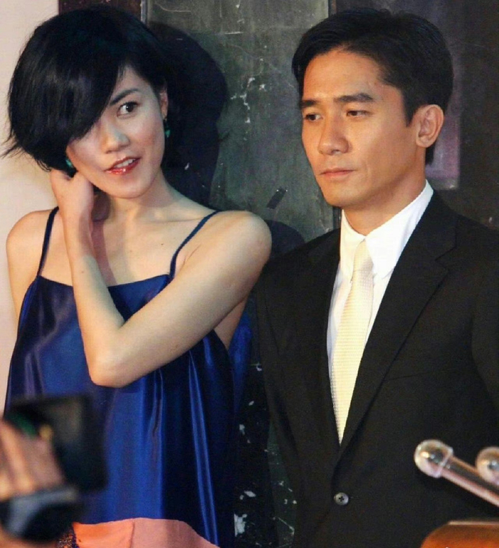 刘嘉玲晒出王菲和梁朝伟最新合影 (图一)