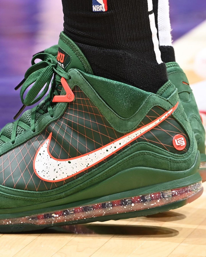 今天老詹穿了一双lebron7famu