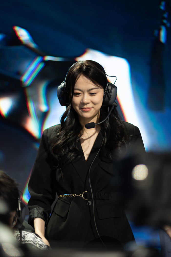 赛后返图赛场上明媚的美女教练yaoyao