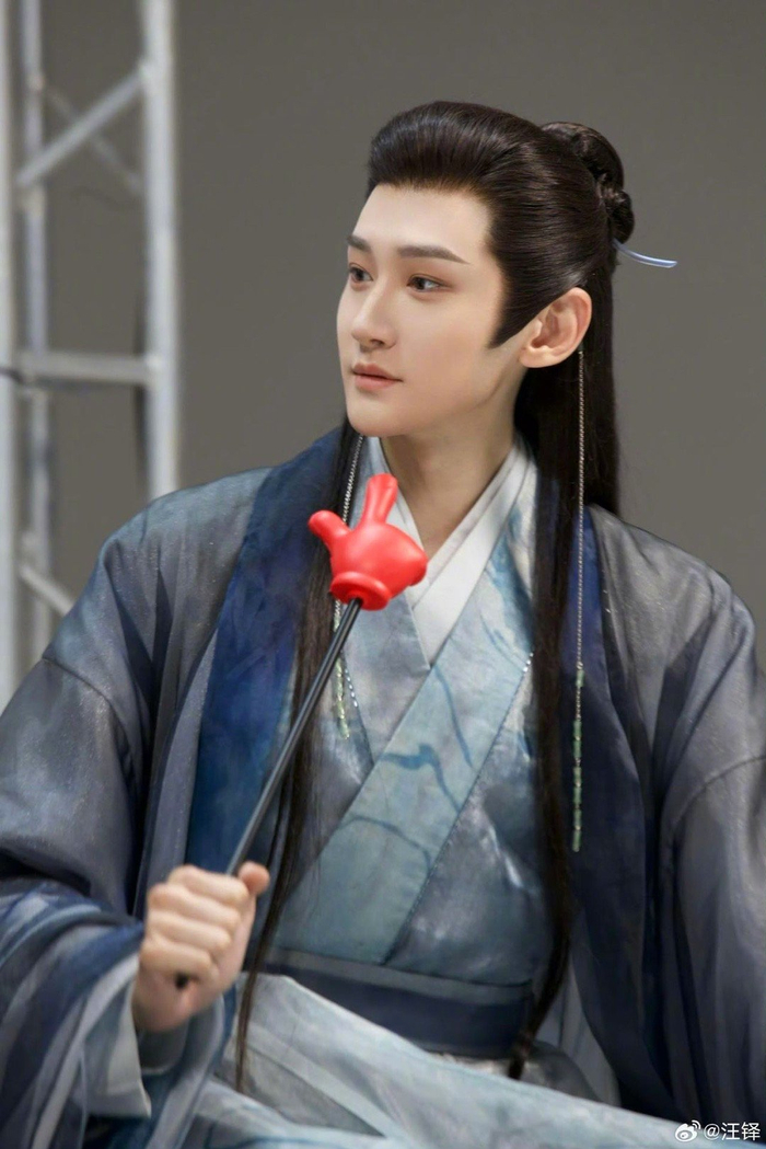 今天我们欢聚在这里,是为了庆祝@汪铎 生日快乐!