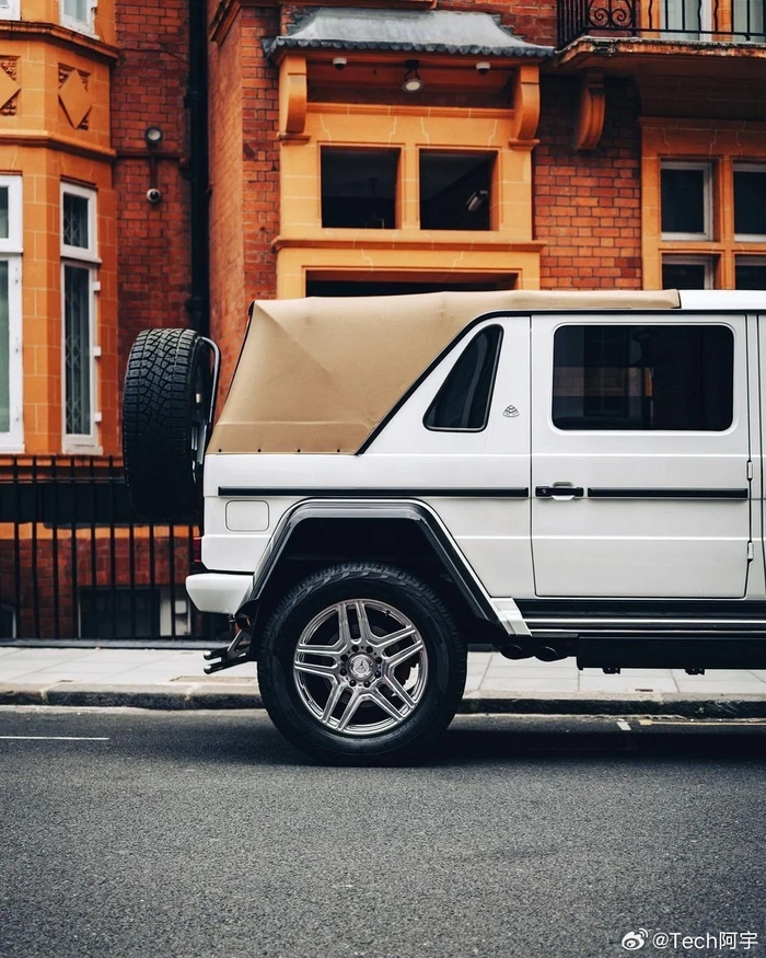 每天认识一辆车地表最强大奔奔驰迈巴赫g650landaulet最低售价1800w起