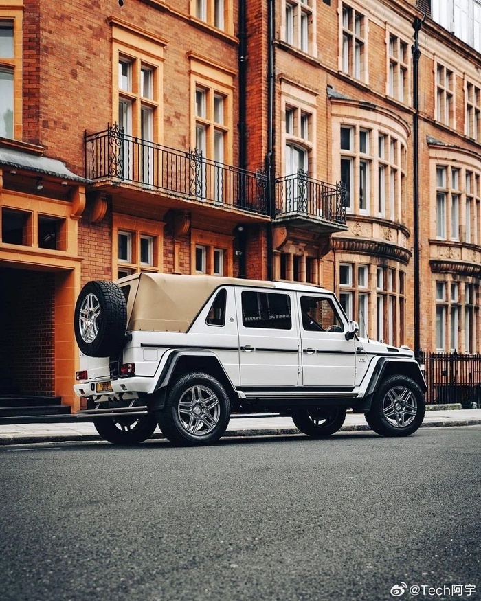 每天认识一辆车地表最强大奔奔驰迈巴赫g650landaulet最低售价1800w起