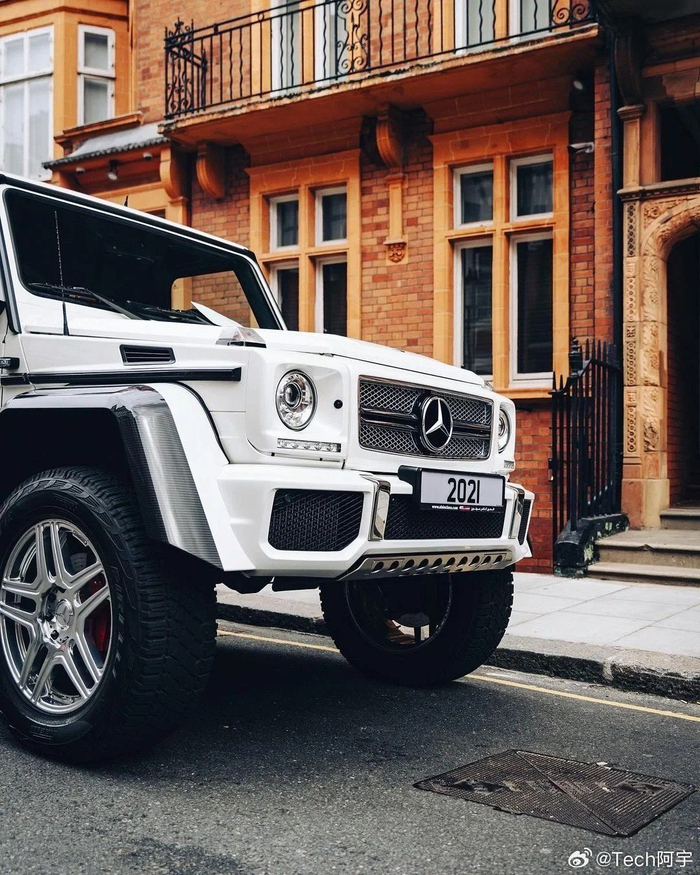 每天认识一辆车地表最强大奔奔驰迈巴赫g650landaulet最低售价1800w起