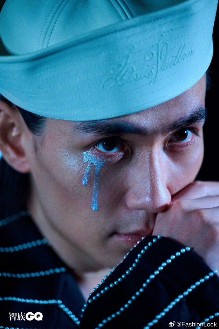 朱一龙丨智族gq三月刊封面蓝色西装冷冽气场平静斯文又疯感十足