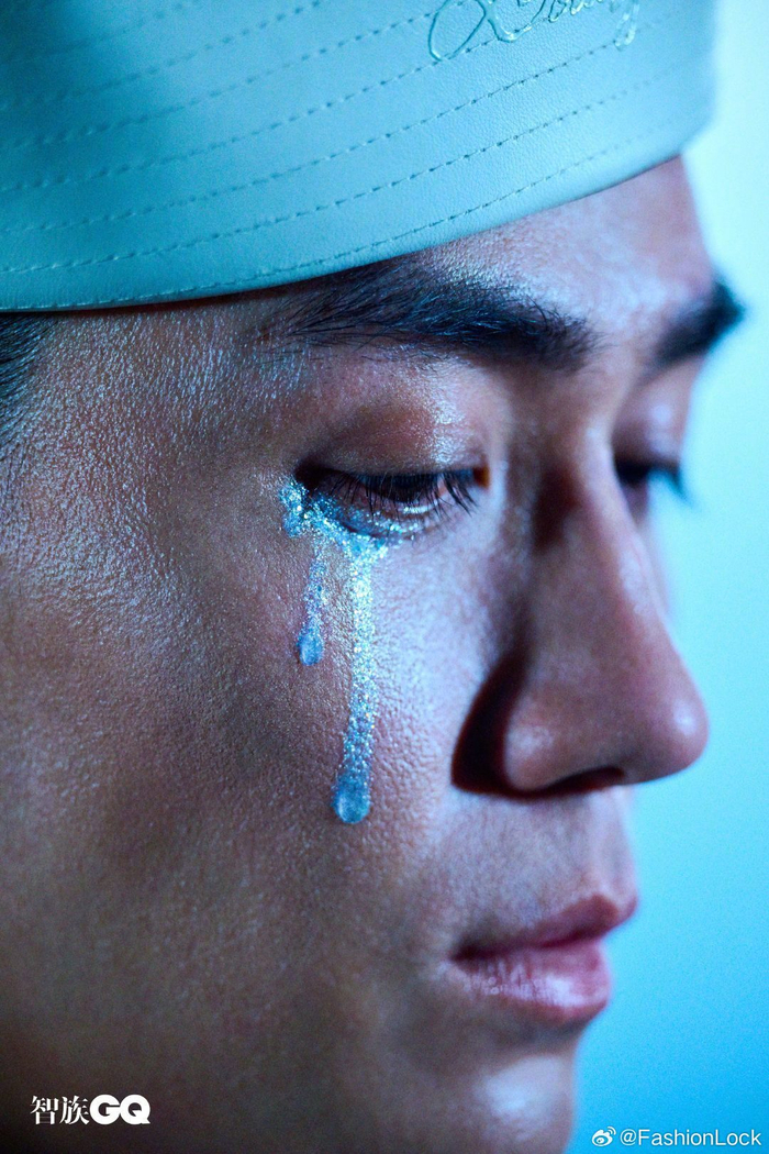 朱一龙丨智族gq三月刊封面蓝色西装冷冽气场平静斯文又疯感十足