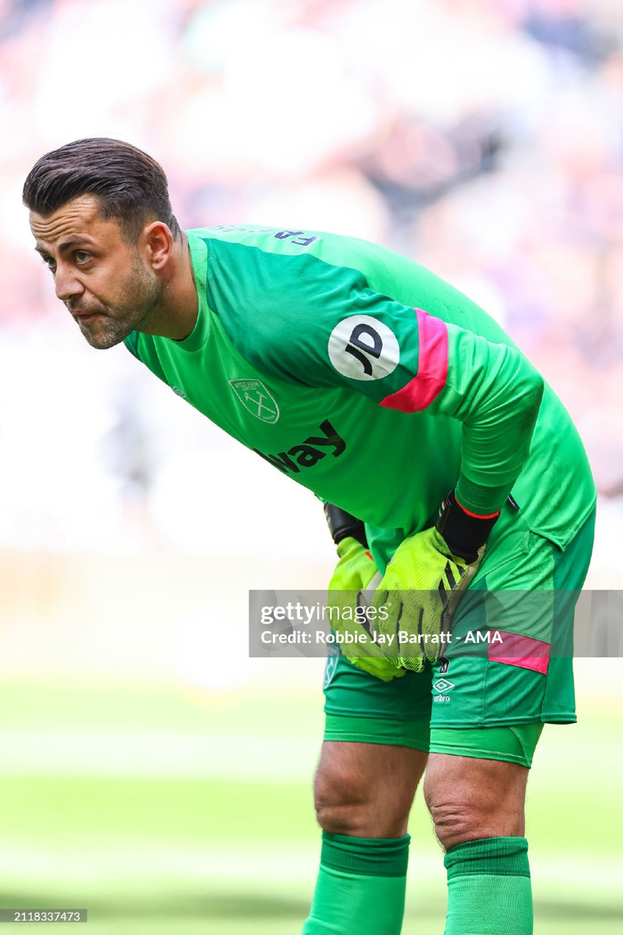 打进的英超球员昨晚西汉姆联首发门将是阿雷奥拉,半场换上法比安斯基