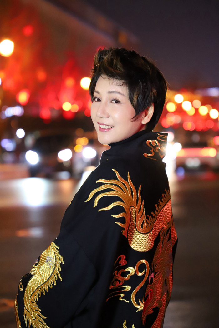 嘉·news | 演员王思语签约嘉慕传媒 老戏骨演艺事业再攀新峰