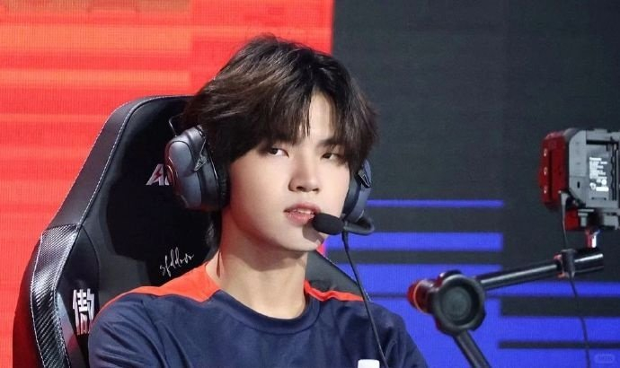 南京hero无畏应该是现在kpl里最帅气的五人组合