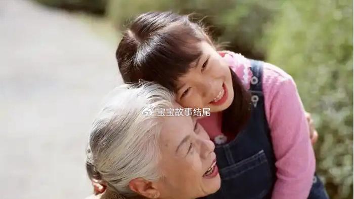 老人新型“假带娃”兴起，子女不挑理，娃的安全却岌岌可危