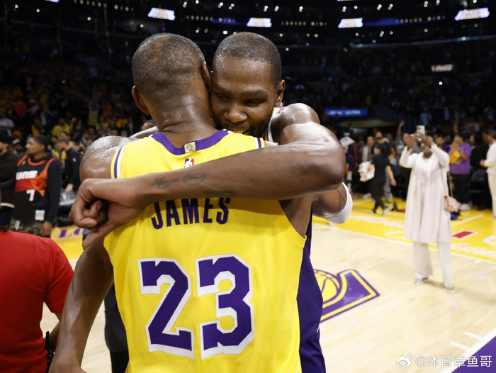 嗯……是特别的一天,詹姆斯杜兰特隔空对话,是一起被打爆的日子