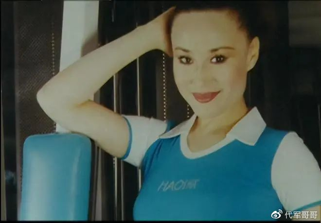 2001年,41岁健美皇后马华突然离世,死前身上出现大片红斑