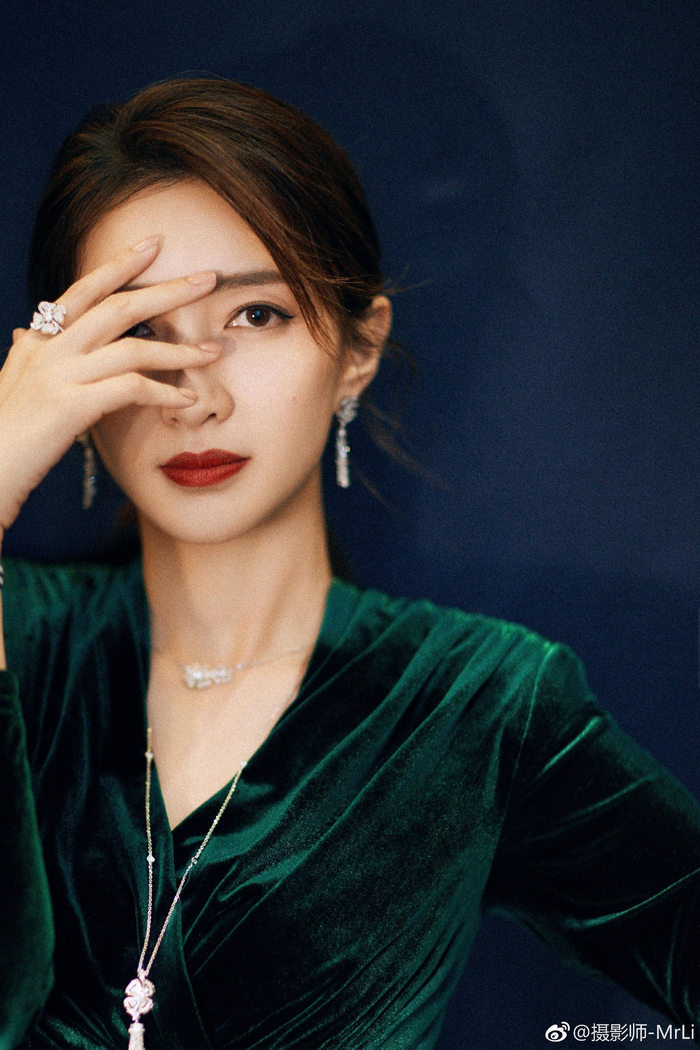 江疏影一字带高跟大长腿