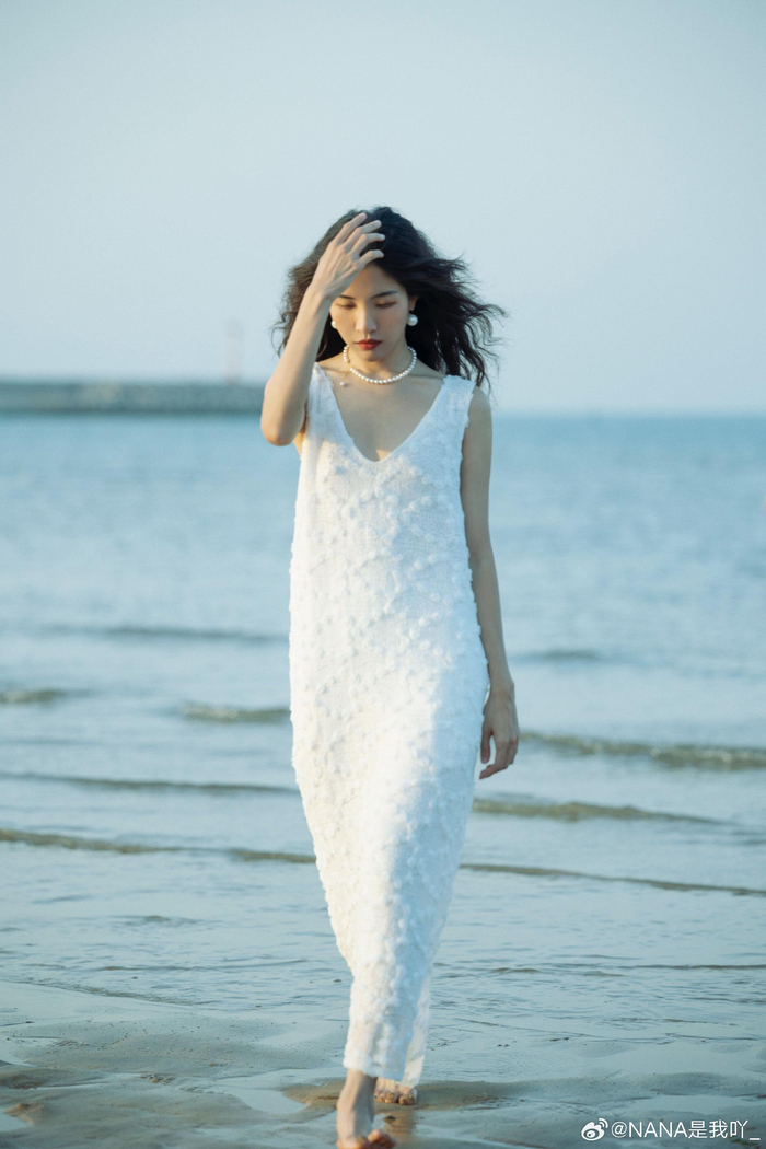 海边和白裙子的适配度100分