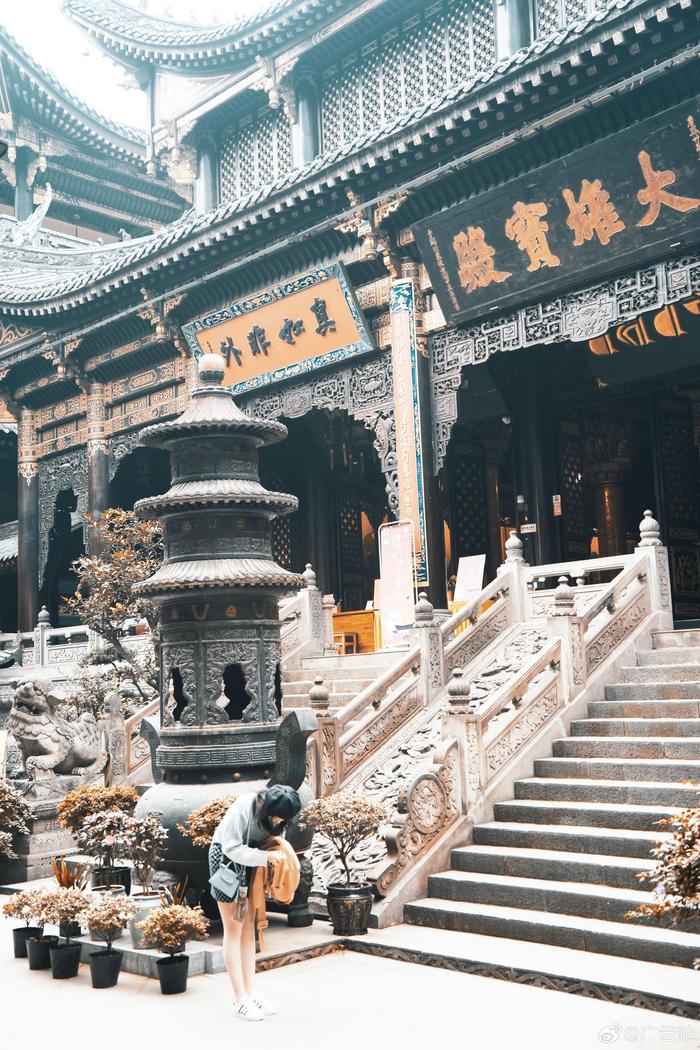 电影疯狂的石头里的那个罗汉寺门票20一张进去逛了一圈