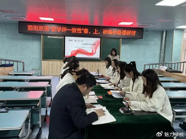 教:引导维持围绕核心素养培育语文课上董老师从课题入手,在整体感知