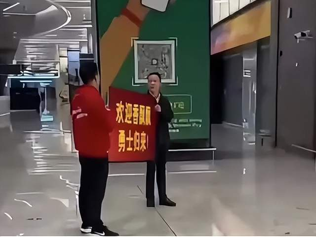 明明努力干7年,"奶茶千金"还是没接班?